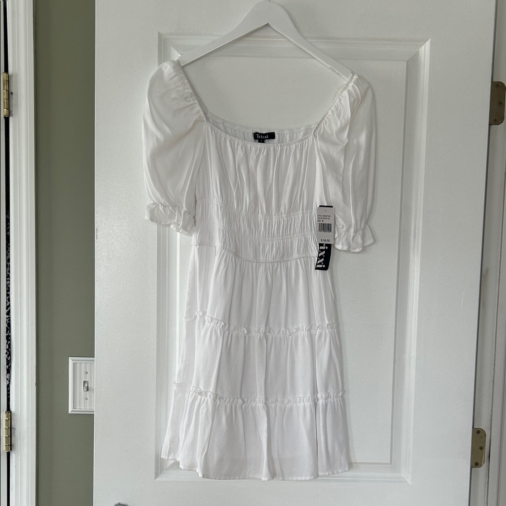 Trixxi White Tiered Puff-Sleeve Mini Dress
